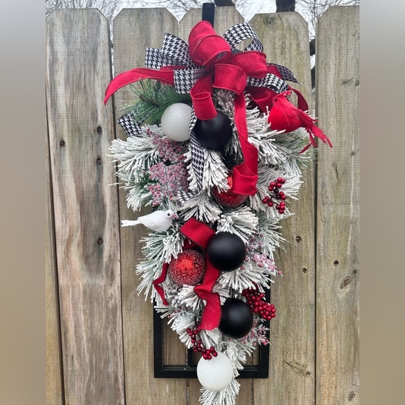 Festive Red and Black Holiday Swag - Picture 1 of 11